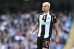 Bruno Guimarães tranquiliza torcedores após ser substituído em jogo do Newcastle Paul ELLIS / AFP