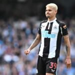 Bruno Guimarães tranquiliza torcedores após ser substituído em jogo do Newcastle Paul ELLIS / AFP