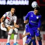 Dória foi titular da equipe no empate com o Millonarios — Foto: Marcos Ribolli