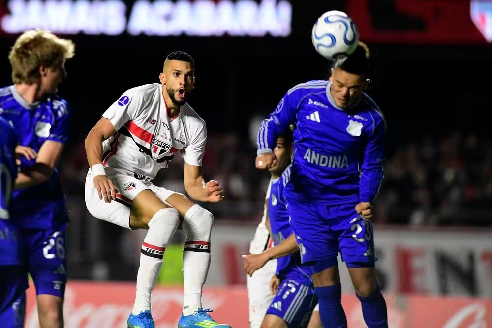 Dória foi titular da equipe no empate com o Millonarios — Foto: Marcos Ribolli