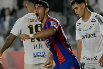 Mathias De Ritis festeja o gol do San Lorenzo contra o Santos Imagem: NELSON ALMEIDA/AFP