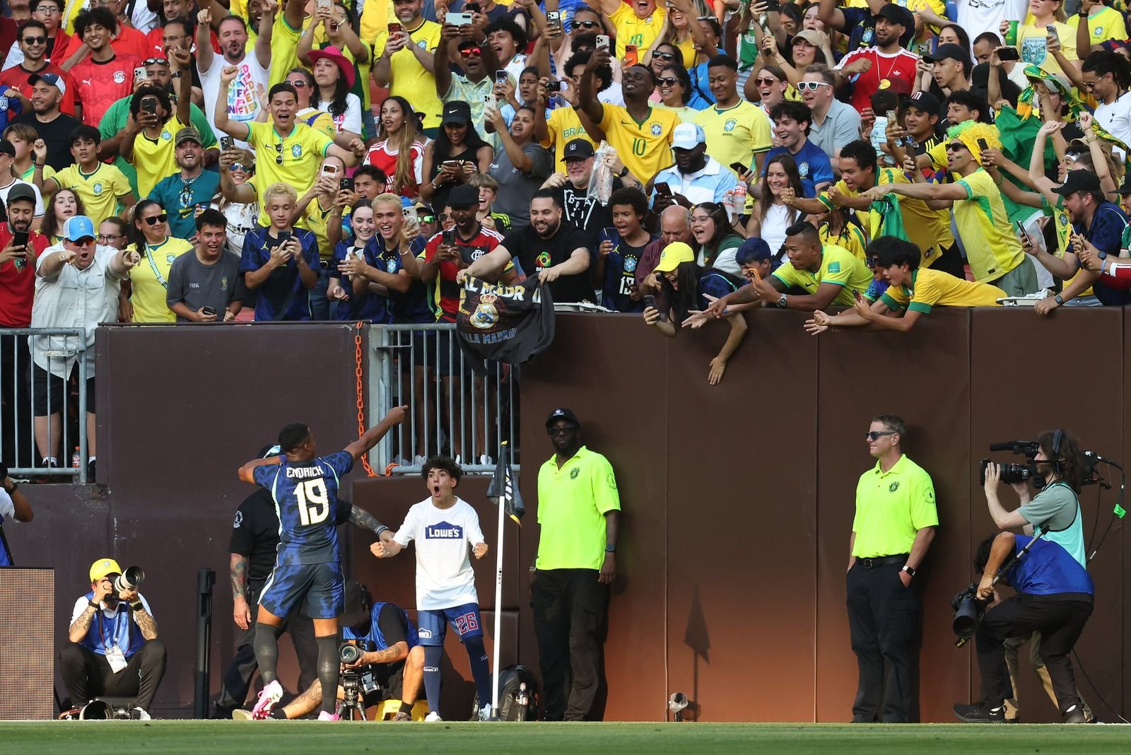 Comemoração do Endrick após o 2º gol da seleção. Foto: AFP