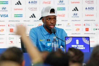 Rafael Ribeiro/CBF Vini Jr. em coletiva antes de Brasil x Marrocos na Copa do Mundo