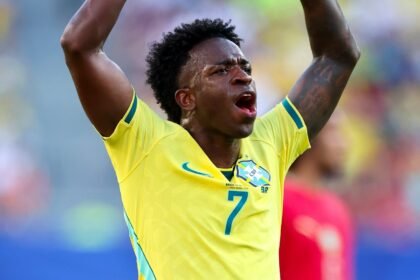 Vini comemora o primeiro gol da seleção na copa - foto: @BrasilEdition/X