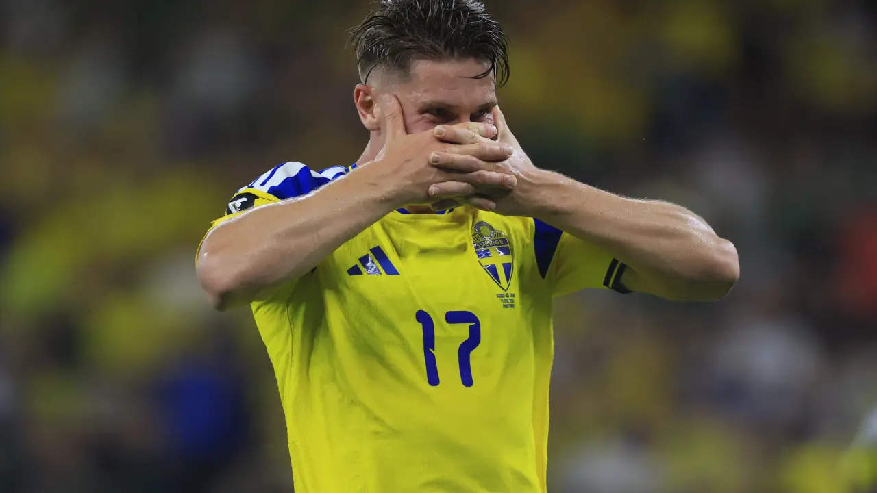 Gyokeres marcou seu primeiro gol em Copas do Mundo; resultado: comemoração da máscara, tradicional do atacante (Alfredo Lopez/Jam Media//Getty Images)