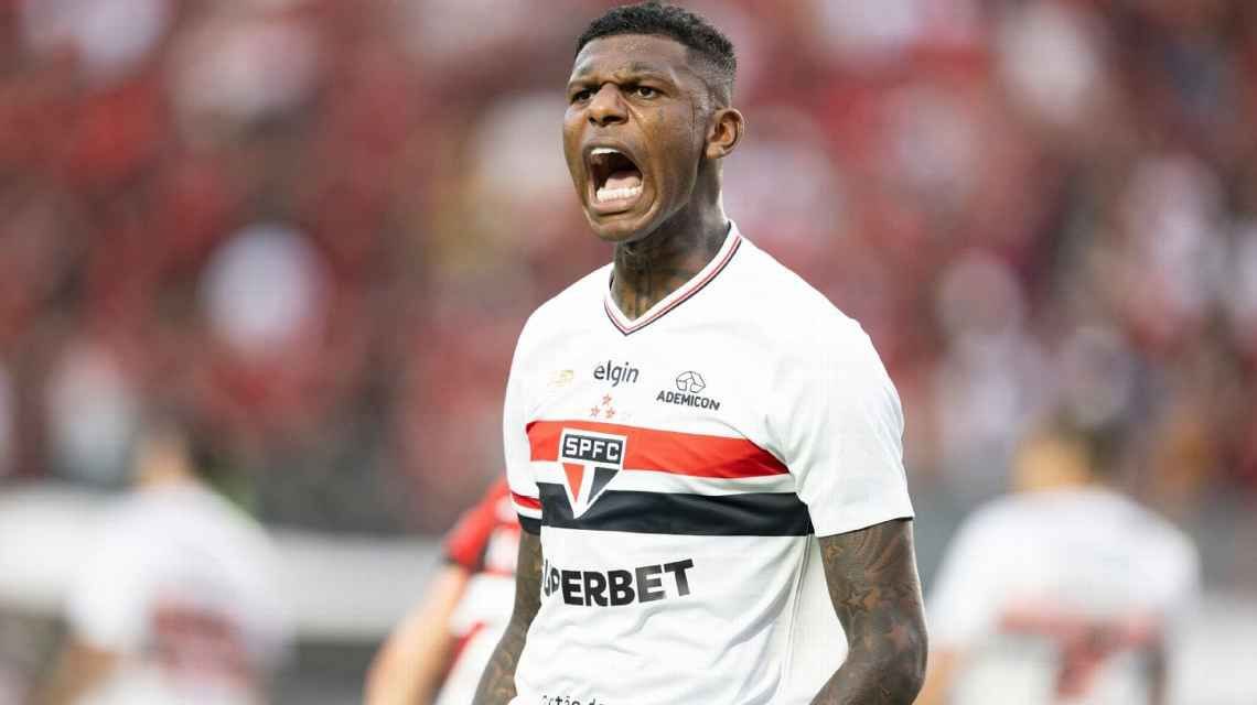 Zagueiro passa por avaliações e é liberado para retornar à rotina do clube (Foto: Richard Callis/Sports Press Photo/Getty Images)