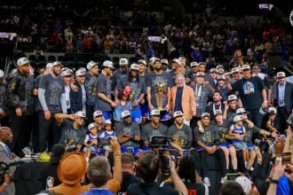 Elenco do Knicks campeão da NBA 2025/26 - Foto: @nyknicks/X