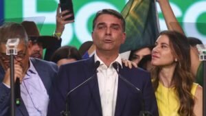Nunes Marques relatará ação do PT contra Flávio Bolsonaro e PL por vídeo feito com IA