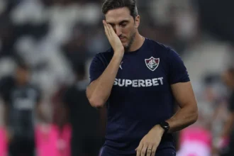 Luis Zubeldía durante partida do Fluminense (Wagner Meier/Getty Images)