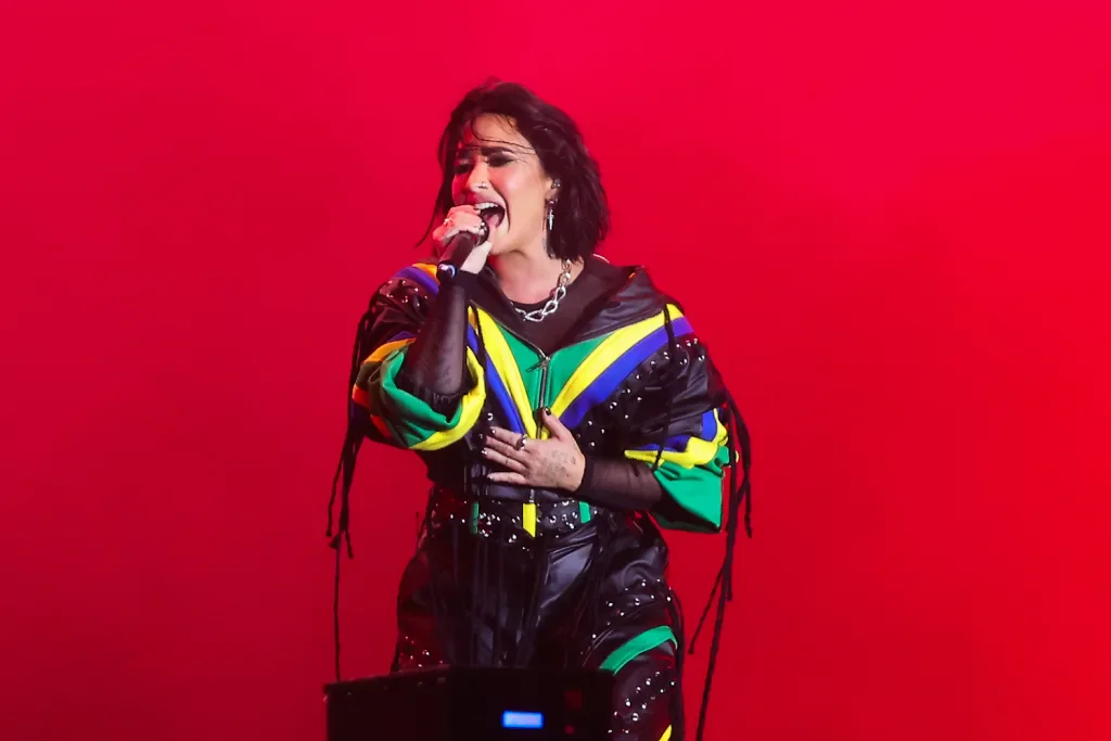 Demi Lovato em apresentação no The Town 2023 - Foto: Brazil News