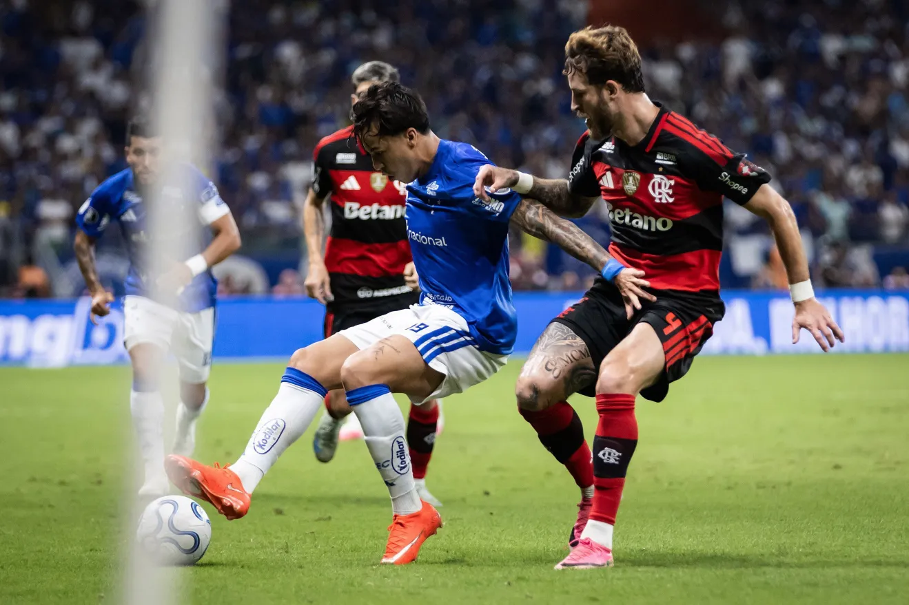 Lance de Cruzeiro x Flamengo • Foto: Gustavo Aleixo
