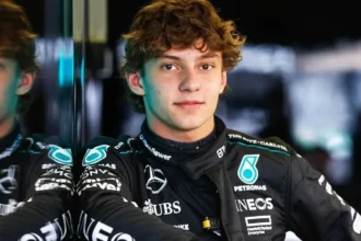 Kimi Antonelli, de 19 anos, lidera o campeonato mundial - Foto: Divulgação/Mercedes