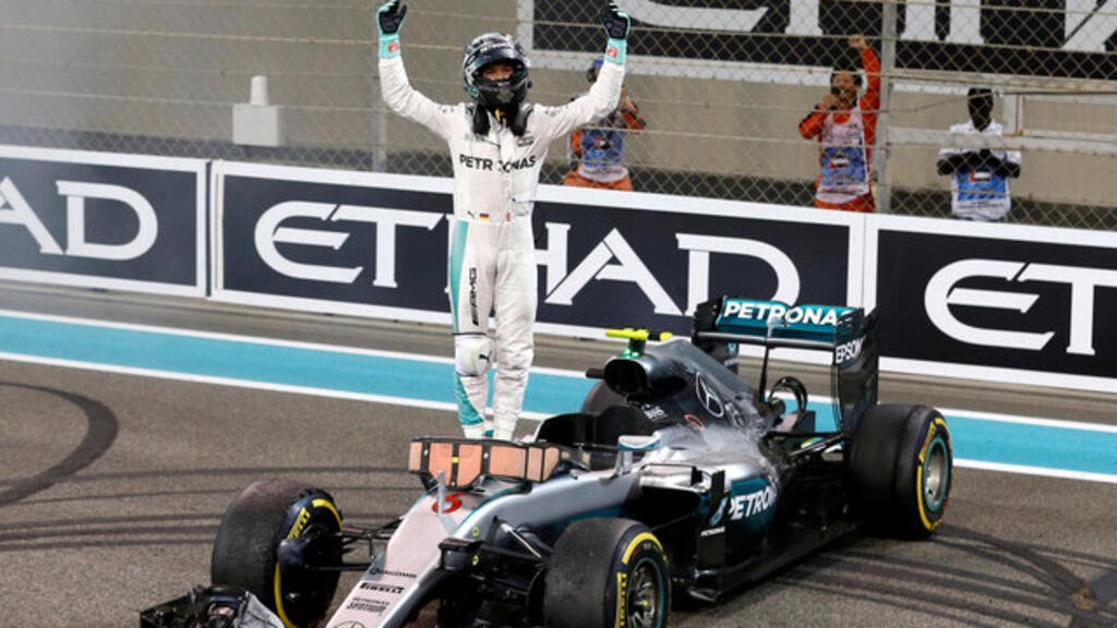 Nico Rosberg celebra a conquista do título mundial ao chegar em segundo lugar no GP de Abu Dhabi, em 27 de novembro de 2016 - Ahmed Jadallah/REUTERS