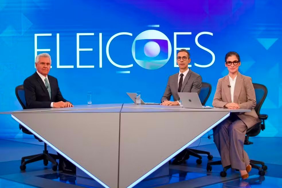 Ronaldo Caiado (PSD) com Renata Vasconcellos e César Tralli nos Estúdios Globo - Foto: Globo/ Manoella Mello