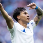 Kaio Jorge comemora seu terceiro gol na vitória do Cruzeiro sobre o Grêmio (Foto: Lucas Bubols/Cruzeiro).