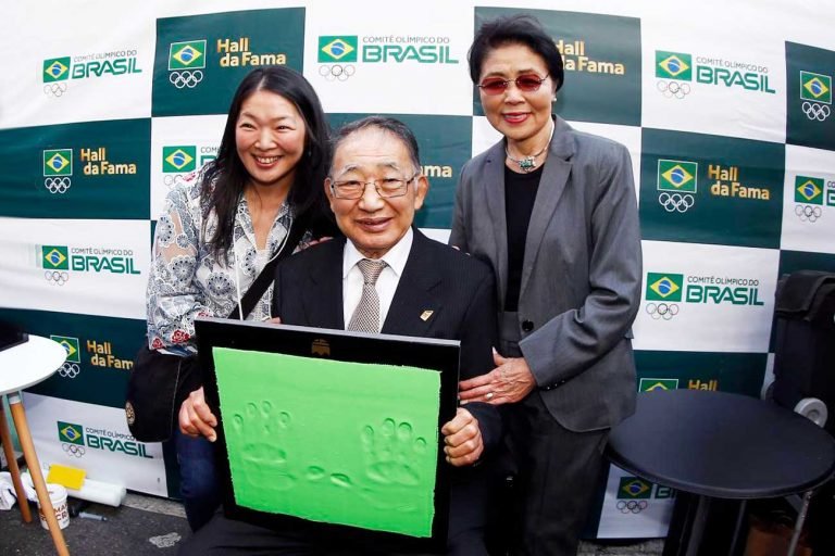 Ishii e família em cerimônia da Calçada da Fama do COB em 2019 - Foto: COB